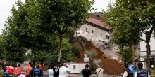 Urušila se zgrada u Istanbulu, na terenu vatrogasci i ekipe Hitne pomoći (FOTO)