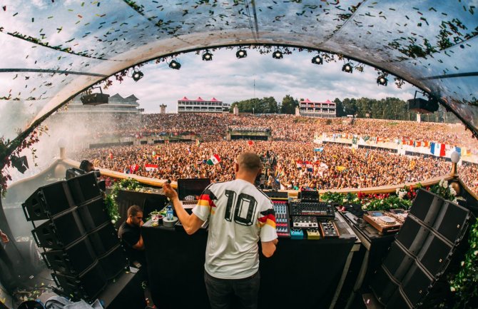 Paul Kalkbrener na festivalima Tumaroulend u Belgiji i Lolapaluza u Francuskoj