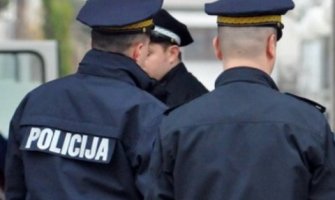 Policajac nacrtao  krst sa 4 S