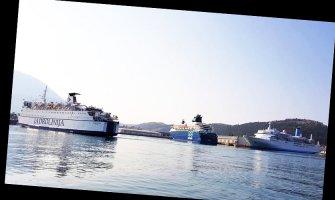 Prvi put u istoriji: Dva kruzera uplovila u jednom danu u barsku luku