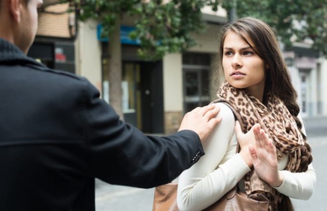 Muškarci, ova rečenica u Francuskoj može da vas košta i do 750 eura