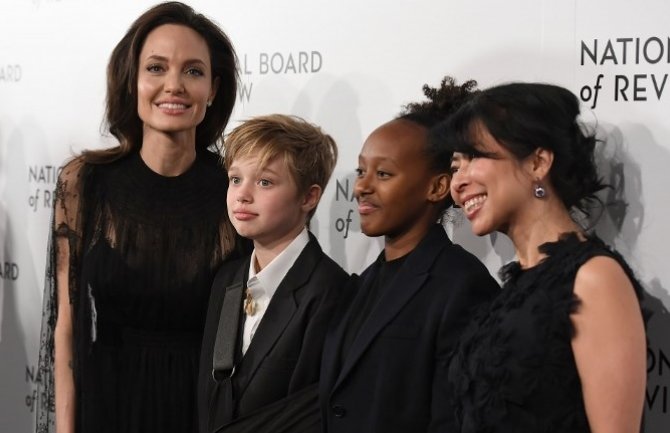 Anđelina Džoli: Bred ne plaća alimentaciju 