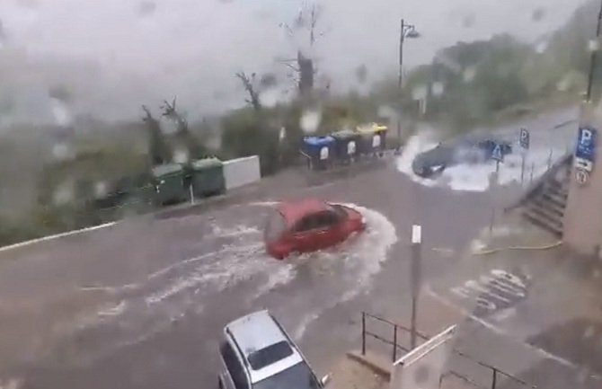 Nevrijeme pogodilo Istru i Dalmaciju, padao i grad (VIDEO)