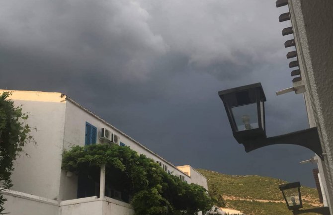 Promjenljivo oblačno, moguća kiša u podnevnim satima