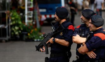 Muškarac naoružan nožem pokušao napad na policijsku stanicu, vikao 