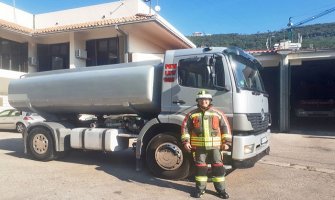 Službi zaštite i spasavanja nove zaštitne uniforme, šljemovi i cistijerna 