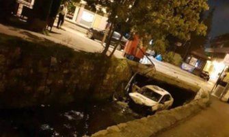 Pljevlja: Nakon sudara sa BMW-om taksi sletio u Breznicu, policija izvukla vozača i dvije djevojke iz vode