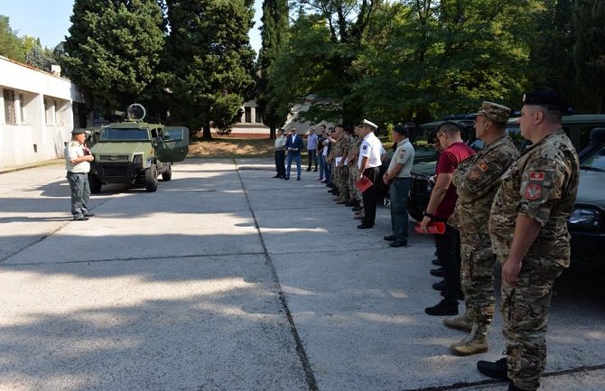 U kasarni Masline predstavljen MAŠAN, oklopno vozilo crnogorske proizvodnje (FOTO)