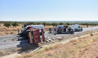 U sudaru kamioneta i minibusa 7 poginulih, među njima i vozači