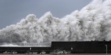 Japan: U naletu tajfuna 10 mrtvih, 300 povrijeđenih, vjetar prevrtao kamione (VIDEO)