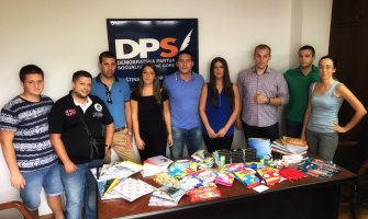 Savjet mladih DPS Herceg Novi donirao školski pribor najmlađim sugrađanima
