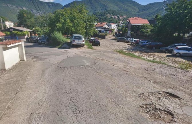 Mještani Zelenike sami ulažu u puteve, ali očekuju pomoć