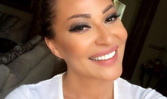 Čak se i Ceca vozi autobusom (VIDEO)