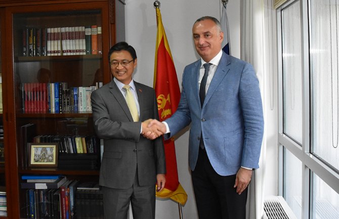 Razmatra se uvođenje kineskog jezika kao izbornog predmeta na Filološkom fakultetu