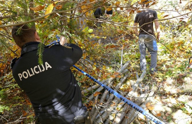 Monstruozan zločin u BIH:  Sin sjekirom isjekao majku na komade i zakopao je na više lokacija!