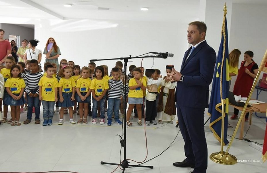 421645609417048527056278287129016696045568n