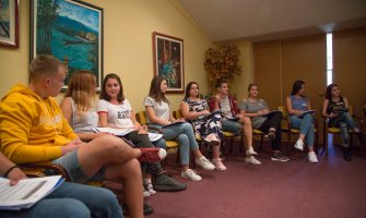 Mladima pružiti  blagovremene informacije o očuvanju zdravlja