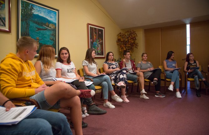 Mladima pružiti  blagovremene informacije o očuvanju zdravlja