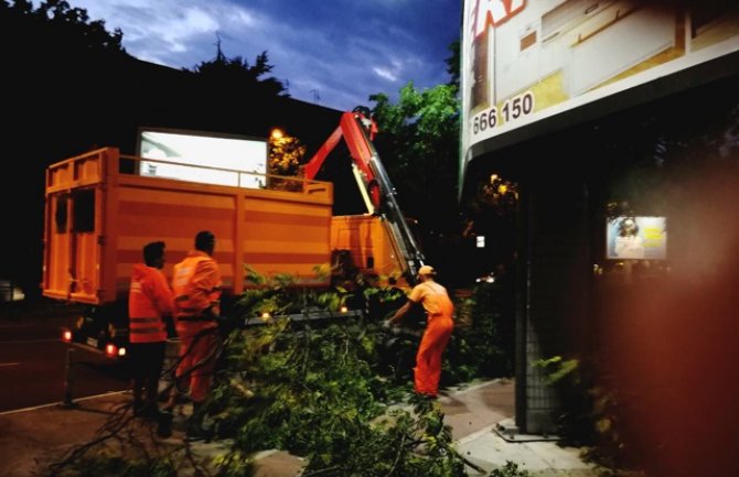 Podgorica: Uklanjaju posljedice nevremena, komisija utvrđuje štetu