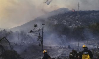 Pelješac u plamenu: Vatra stigla do kuća (FOTO)(VIDEO)