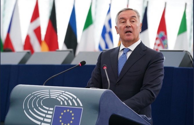 Đukanović:  Čini mi se da posustaje naglašeni euroentuzijazam, rezultat makedonskog referenduma alarm za uzbunu