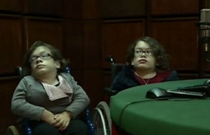 Država daje pola miliona eura za liječenje bliznakinja 