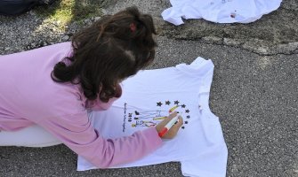 Mališani iz dječijih domova zajednički oslikali buduću saradnju država regiona