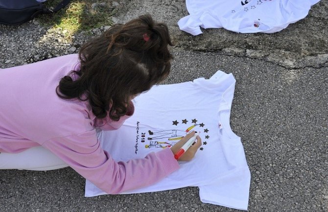 Mališani iz dječijih domova zajednički oslikali buduću saradnju država regiona