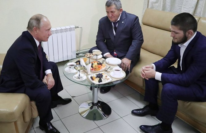 Putin MMA borcu: Svi možemo da preskočimo ogradu ako nas napadnu!