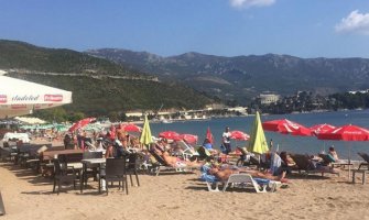 Budva je uvijek dobra ideja: Sunce u oktobru izmamilo brojne kupače