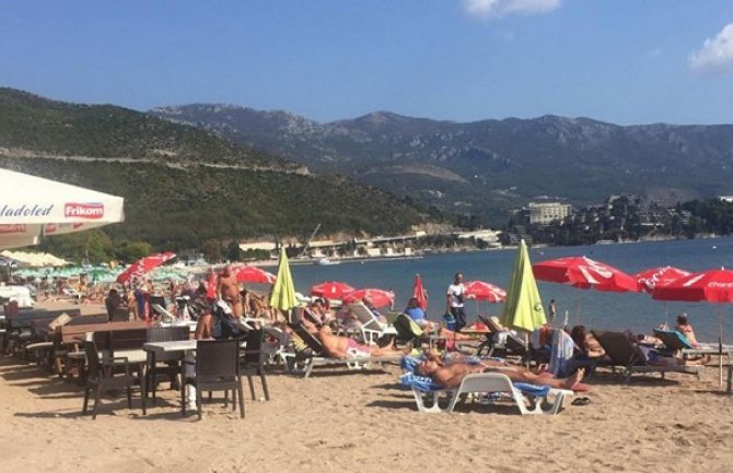 Budva je uvijek dobra ideja: Sunce u oktobru izmamilo brojne kupače