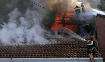 Četiri kuće potpuno  izgorjele u požaru