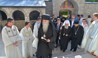 Amfilohije: Ne stvarajte mržnju i diobe, Irinej: Jedan smo narod