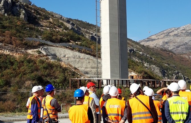 Stanovništvo se žali na zagađenje Morače,  CRBC tvrdi da sve rade u skladu sa zakonom