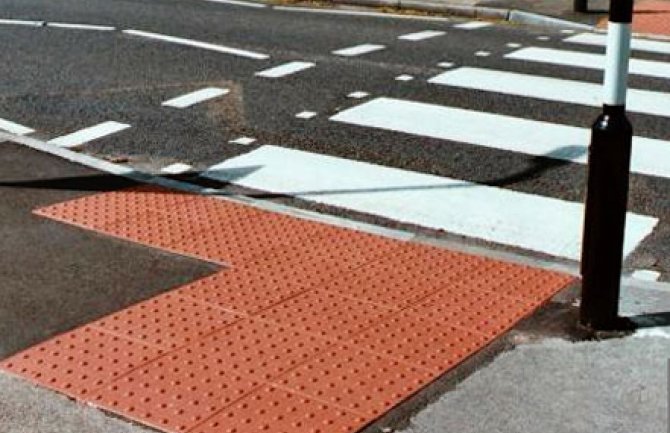 Centar Tivta dobija taktilne površine za lakše kretanje slabovidih i slijepih osoba