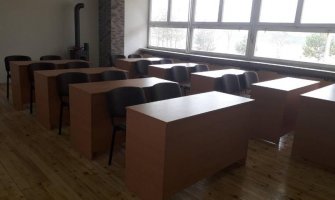 Poslanici i odbornici Demokrata se odrekli dijela zarada i obnovili seosku školu na Žabljaku (FOTO)