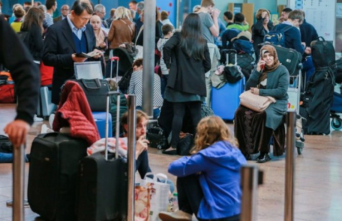 Nastavljen štrajk na aerodromu, otkazano 180 letova