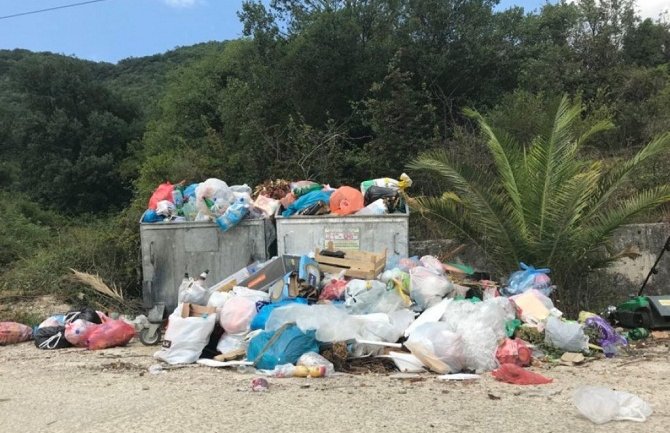 Planetu sahranjujemo u plastičnim kesama