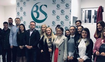 Sve više mladih i žena pristupa Bošnjačkoj stranci 