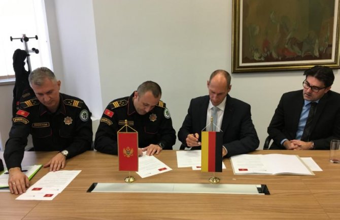 Crnogorska policija dobila najsavremeniju opremu za poslove graničnih provjera