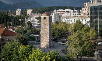 Nepoznati muškarac pretukao dvije djevojke u radnji brze hrane pa pobjegao