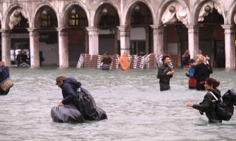 Više od 25 žrtava nevremena u Italiji ( VIDEO)