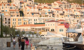 Sajam boja, gastronomije i folklora u Luštici Bay