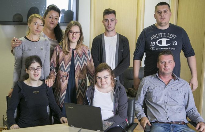 Deset OSI biće obučeno za rad na računaru i sprovođenje istraživanja javnog mnjenja