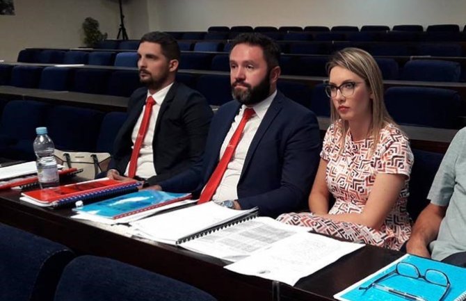 Demokrate: Odbornici iz vladajuće strukture da ne glasaju po direktivi Raičevića