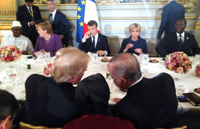 Makron organizovao večeru za svjetske lidere, centralna ceremonija danas (FOTO)