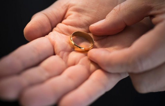 Zbog čega bježimo od braka: Plašimo se vezivanja ili je u pitanju nedostatak novca? 