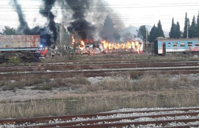 Podgorica: Izgorio vagon i kiosk na željezničkoj stanici