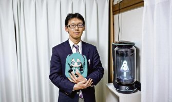 Mladu platio 15.000 eura: Japanac se oženio hologramom(FOTO)