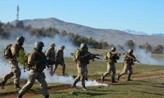 Vojnicima po ugovoru najmanja plata, a evo koliko zarađuju general,pukovnici...